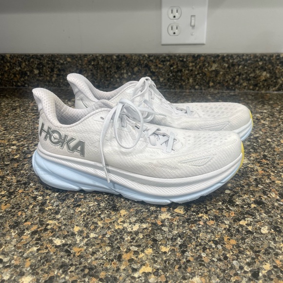 Hoka Shoes - Hoka White and Gray Athletic Shoes Clifton 9 size 9